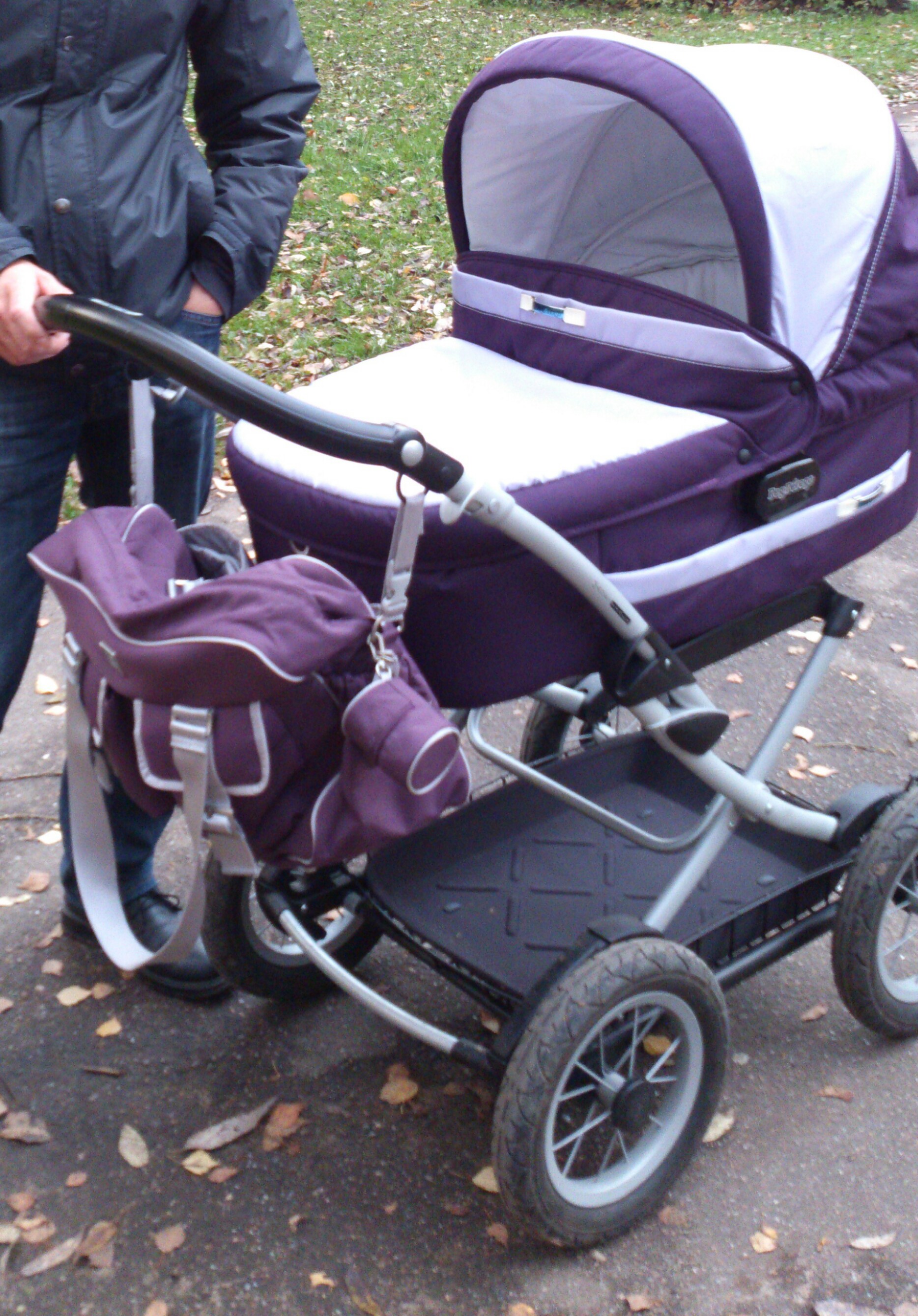 Продаю коляску Peg Perego Young Velo, модель 2012 г. цвет Iris Продаю коляску Peg Perego Young Velo, модель 2012 г. цвет Iris